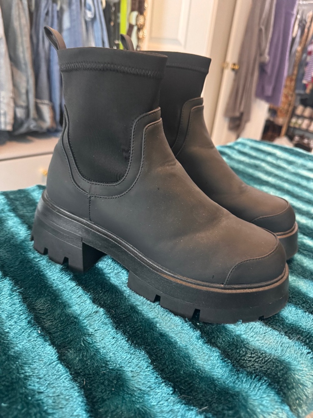 Combat boots